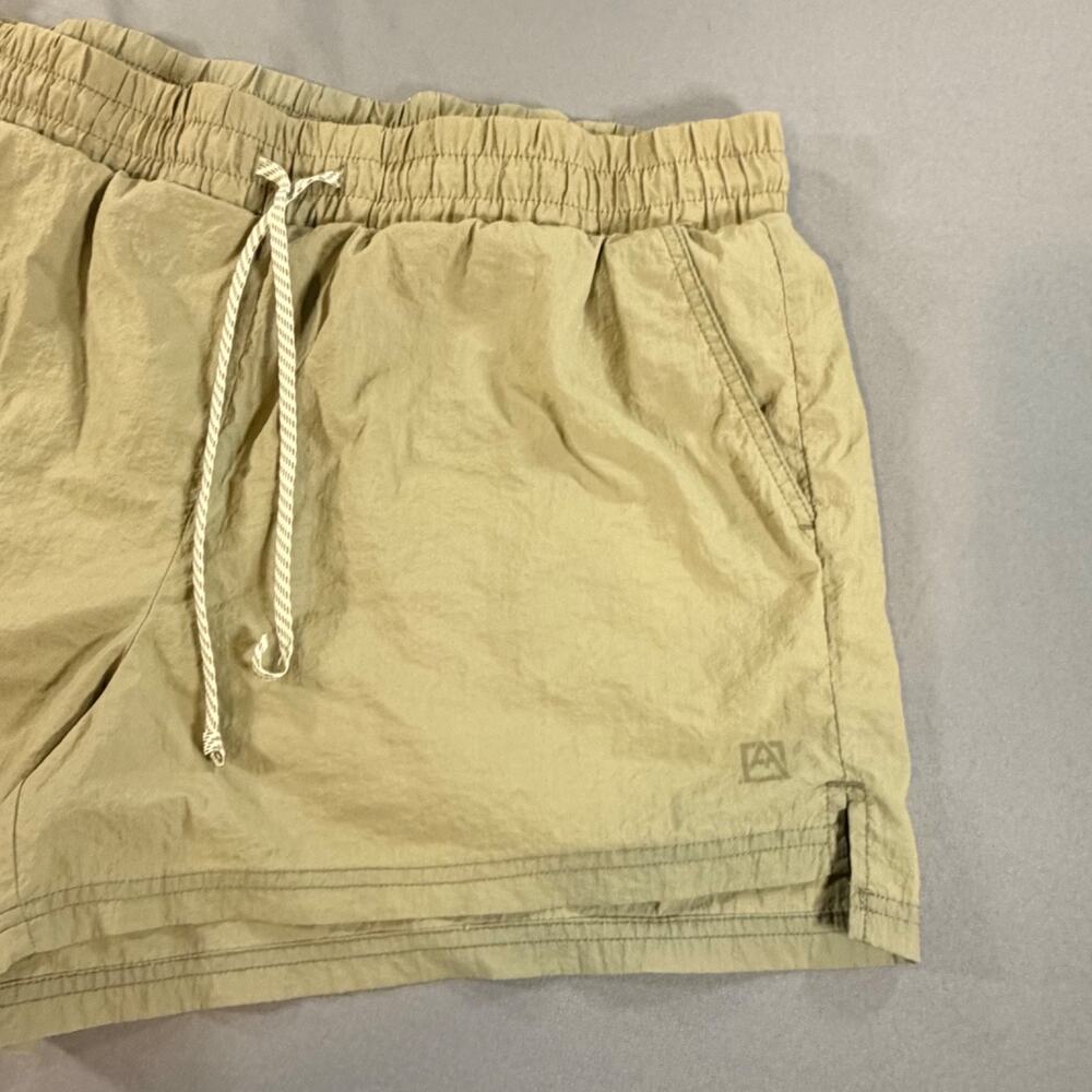 Avalanche Outdoor Supply Women’s Performance Athletic Shorts Beige Size L